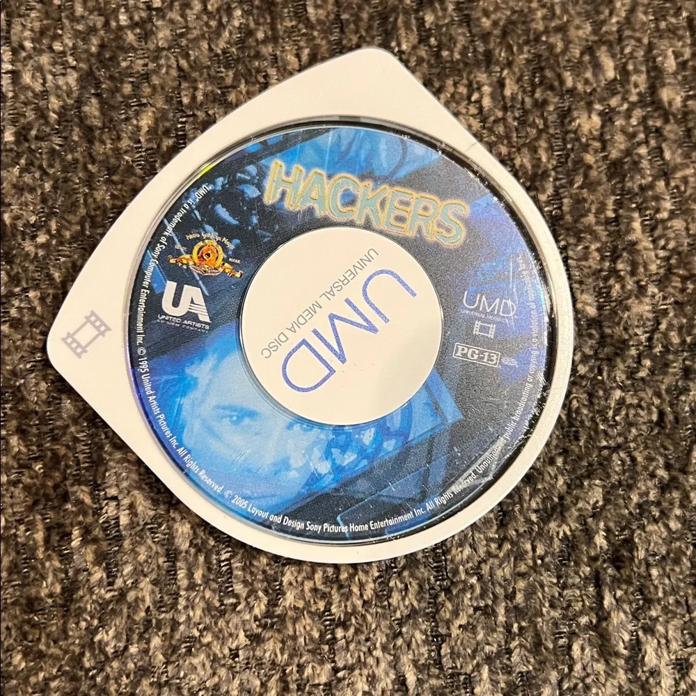 PSP UMD Movie Disc Lot of 17 with 2 Carrying Case